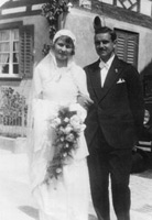 Richard and Melly Giger in front of the restaurant “Adler” in Mammern at their marriage in 1932.